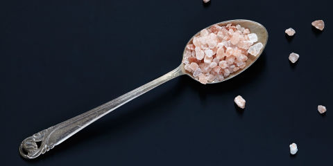 Pink Himalayan sea salt on a spoon